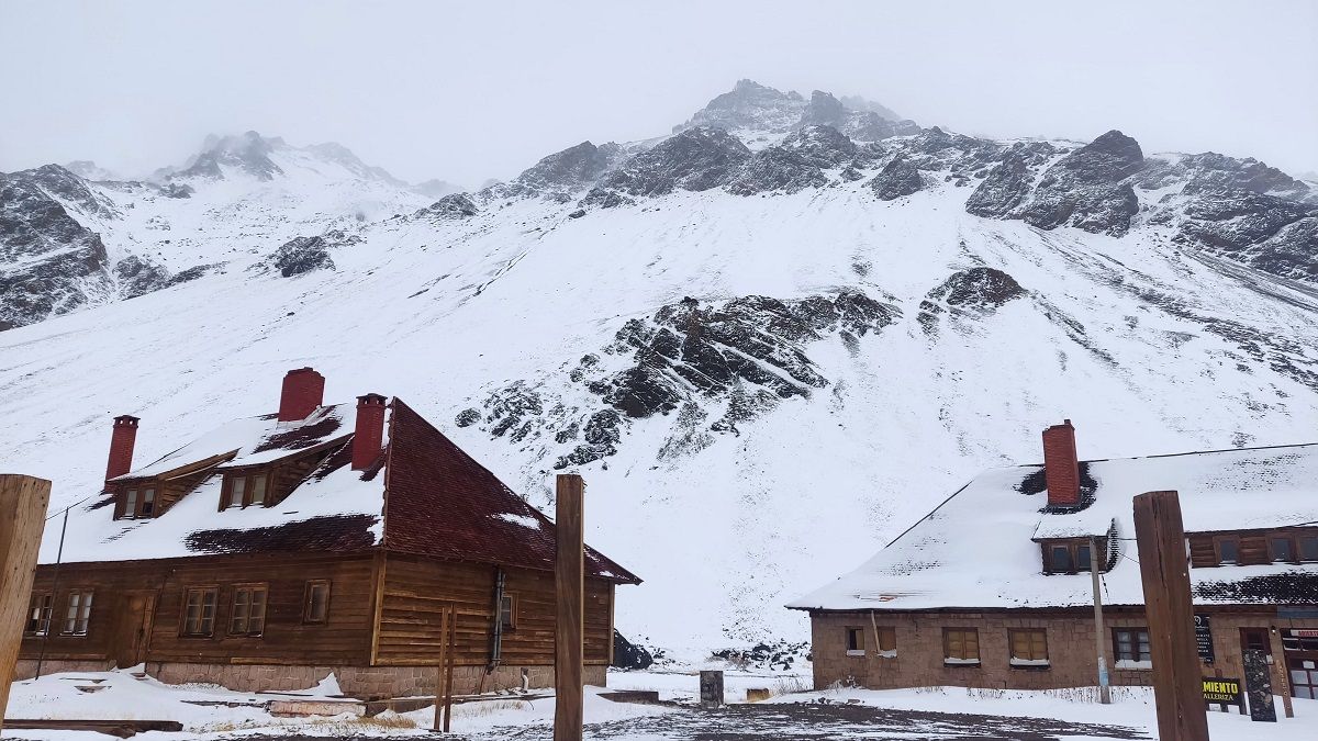 Los pobladores de Las Cuevas se preparan para recibir a los turistas tras el cese del temporal de nieve. Los pobladores de Las Cuevas se preparan para recibir a los turistas tras el cese del temporal de nieve.