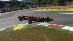 Verstappen y un duelo épico con Leclerc para ganar en la Fórmula 1