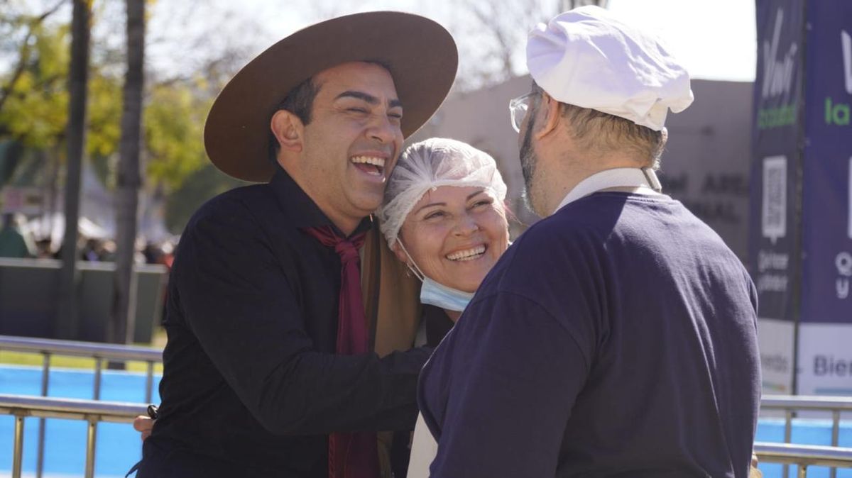 Juan Arnulfi, músico mendocino, junto a Gabriela Carmona. Juan Arnulfi, músico mendocino, junto a Gabriela Carmona.