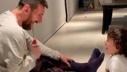 ¡Te sacan una sonrisa! El tierno video de Messi jugando con Ciro