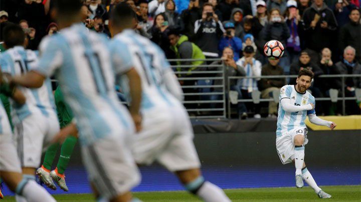 Argentina goleó a Bolivia y el sábado buscará las semis ante Venezuela