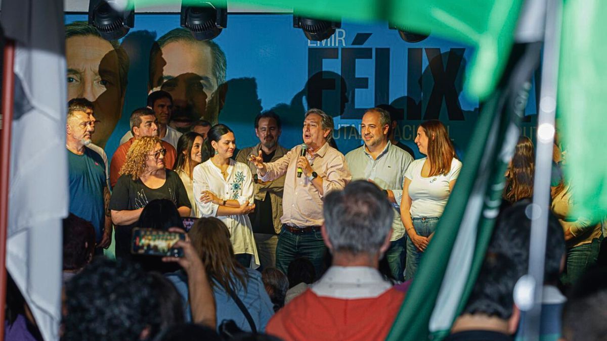 Con Emir Félix y Marisa Uceda a la cabeza, el PJ celebró el día de la lealtad con un acto en Maipú