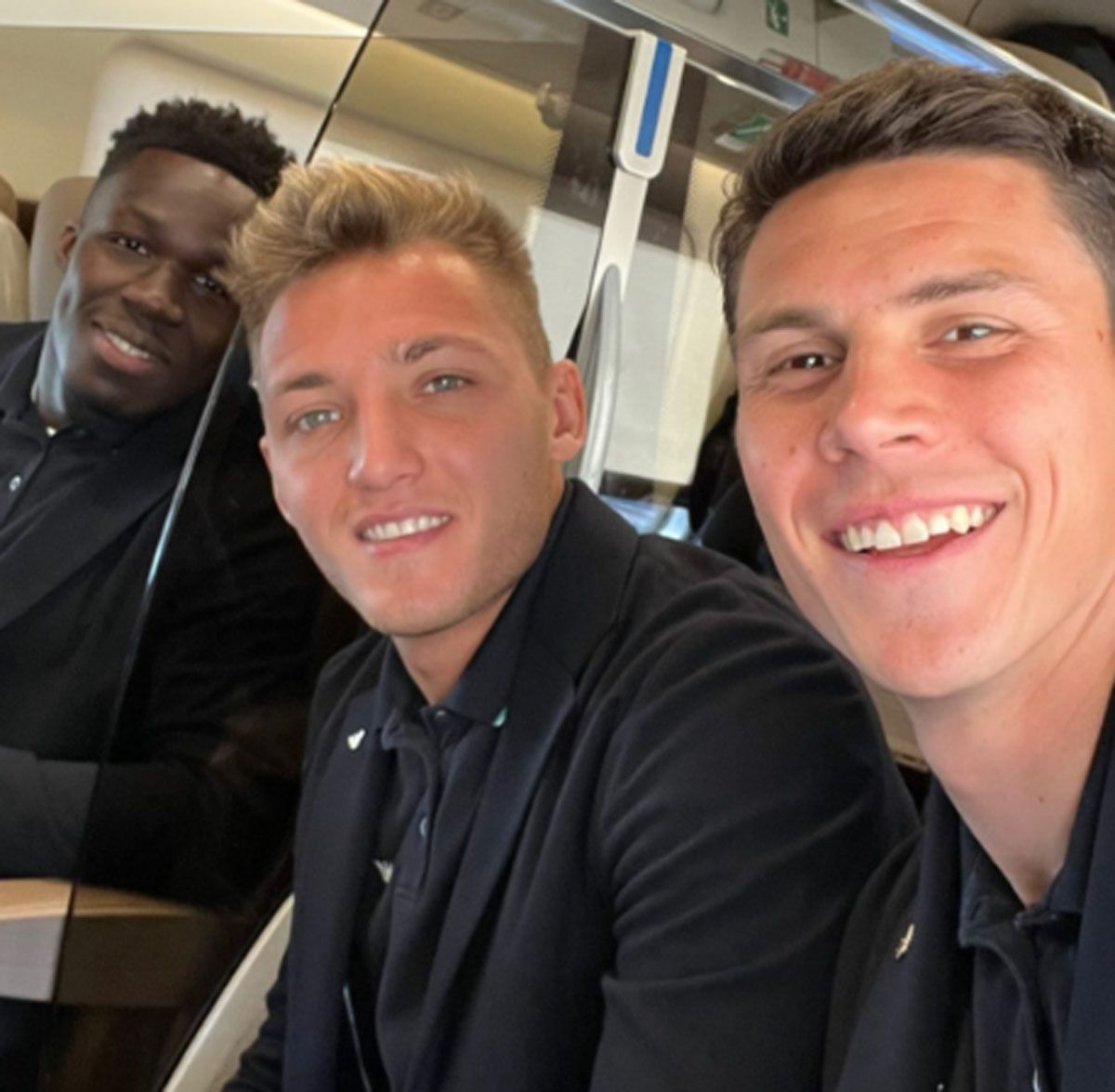 Mateo rumbo a Nápoles con Matteo Pessina y Wilfried Gnonto