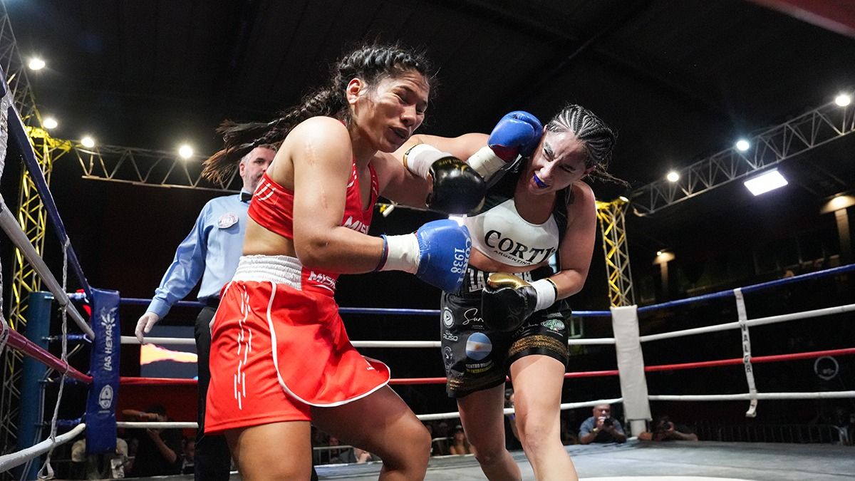 La campeona argentina y Fedelatin AMB superpluma, Brisa Alfonzo, será la otra fondista de la velada Cuna de Campeones 7. La campeona argentina y Fedelatin AMB superpluma, Brisa Alfonzo, será la otra fondista de la velada Cuna de Campeones 7.