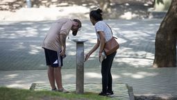 Sigue el calor extremo y este jueves se esperan 38°C de máxima en Mendoza. Sigue el calor extremo y este jueves se esperan 38°C de máxima en Mendoza.