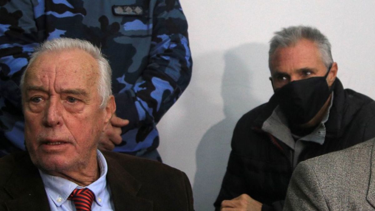 El imputado por el crimen de María Marta García Belsunce, ocurrido en 2002 en Pilar, junto a su abogado Roberto Ribas durante la audiencia de este martes