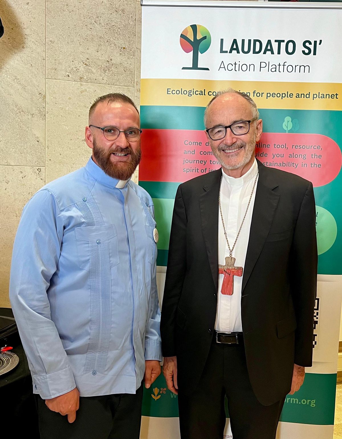 Eduardo Agosta Scarel, durante la Jornada Mundial de la Juventud Lisboa 2023, con el cardenal Michael Czerny, prefecto del Dicasterio Vaticano para el Servicio del Desarrollo Integral Humano. Gentileza Eduardo Agosta Scarel, durante la Jornada Mundial de la Juventud Lisboa 2023, con el cardenal Michael Czerny, prefecto del Dicasterio Vaticano para el Servicio del Desarrollo Integral Humano. Gentileza
