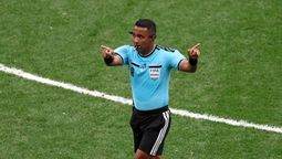 El árbitro Ivan Barton dirigirá una de las semifinales.