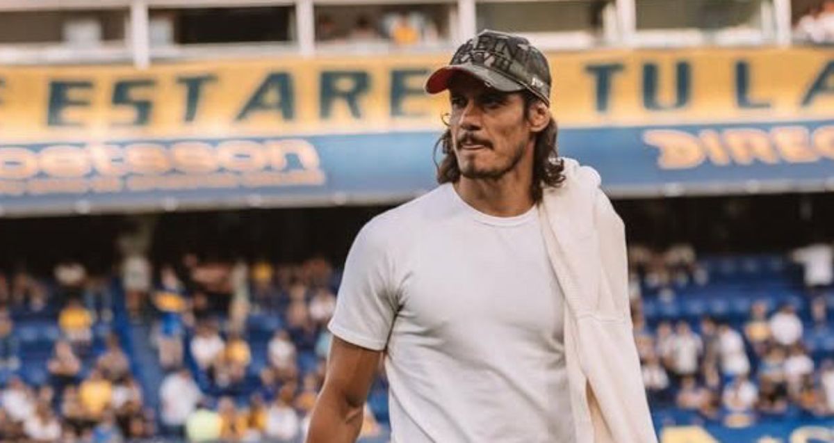 Cavani llegó a Uruguay y hablpo de su retiro.