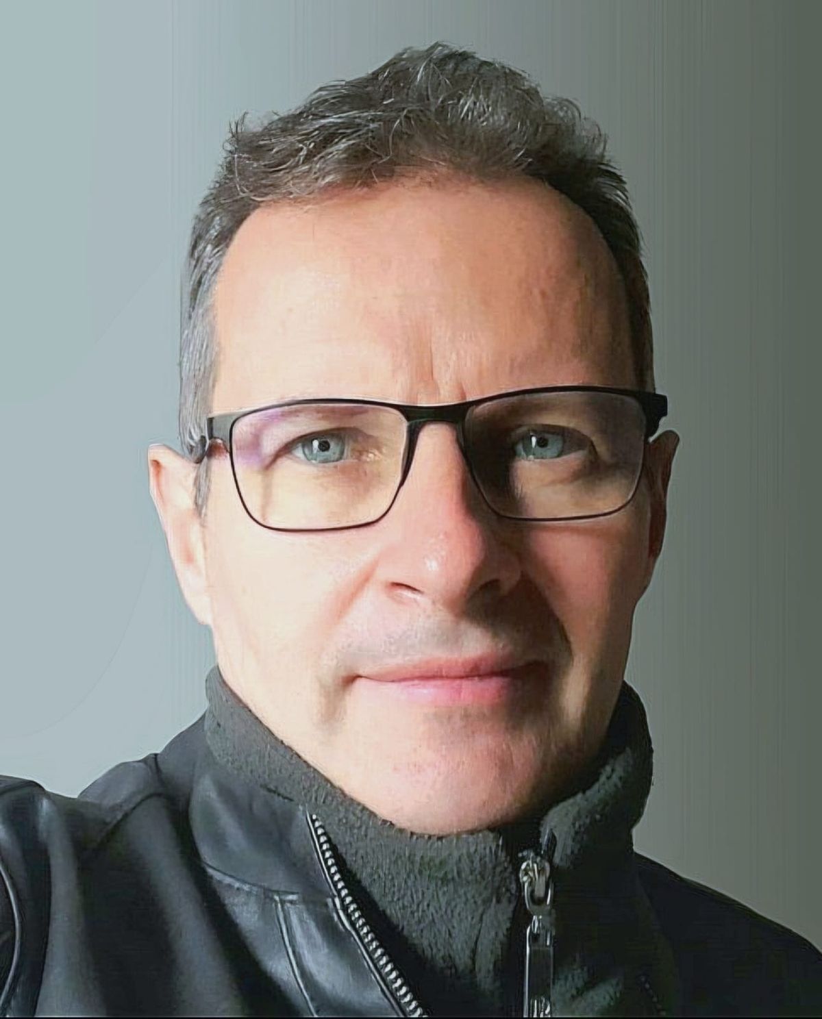 Mansilla Martínez es mendocino, tiene 55 años y vive en Buenos Aires. Se dedica a la animación 3D y efectos visuales de películas y series. Mansilla Martínez es mendocino, tiene 55 años y vive en Buenos Aires. Se dedica a la animación 3D y efectos visuales de películas y series.