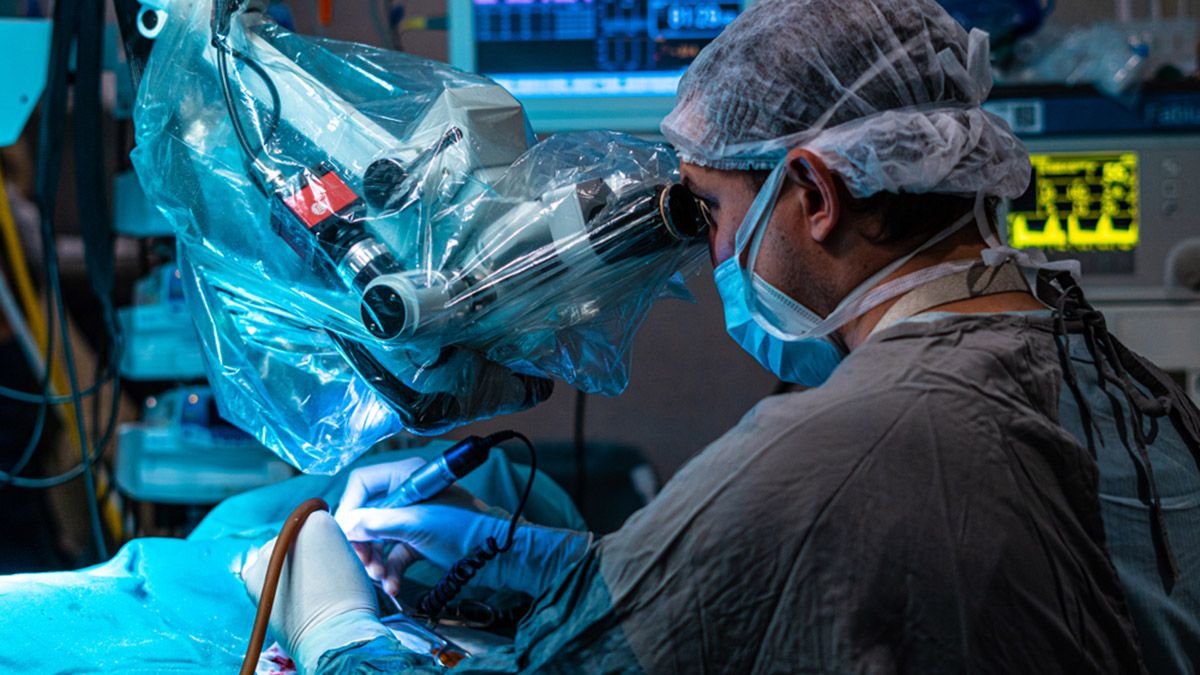 Hospital Privado Universitario de Córdoba utiliza un moderno navegador microscópico en cirugía de colocación de implante coclear.