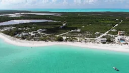 El supuesto ataque de tiburones ocurrió en las aguas de la bahía de Bimini, un popular destino turístico en el oeste de las Bahamas.