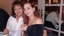 Juana Morales y Aldana Botha comparten un momento especial, antes de que los jubilados desaparecidos de Chubut desaparecieran ya hace casi 7 meses.