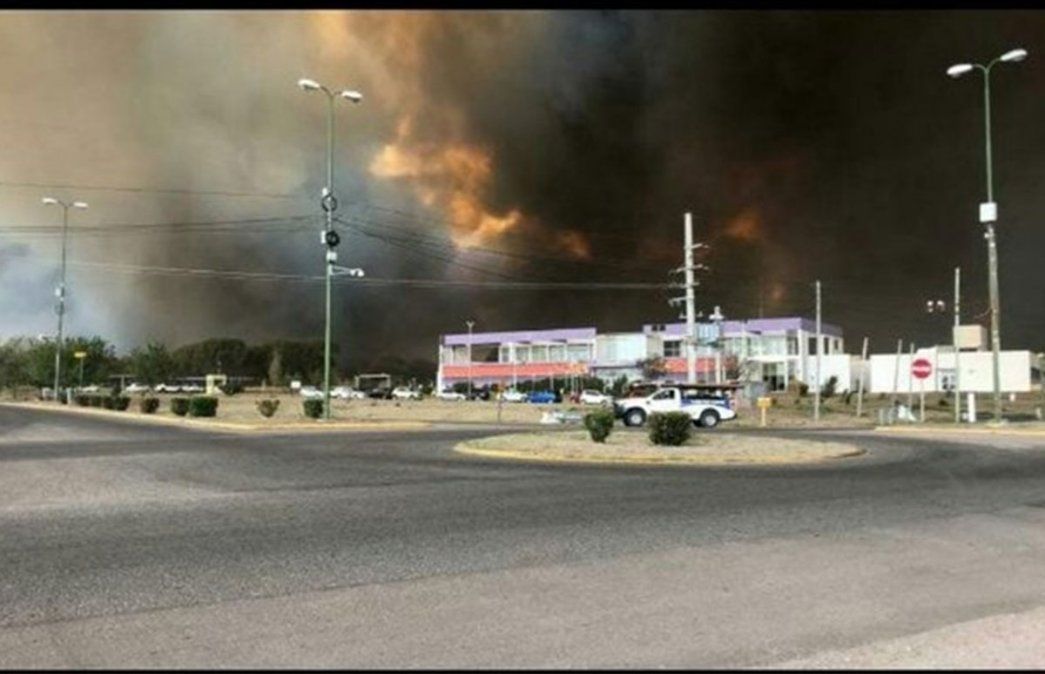 Video: impresionantes imágenes de un incendio en San Luis