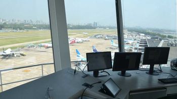 Los controladores aéreos anticiparon paros y hay dudas por los vuelos del próximo fin de semana largo Los controladores aéreos anticiparon paros y hay dudas por los vuelos del próximo fin de semana largo