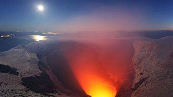 Aumentó el lago de lava en volcán más peligroso de Chile