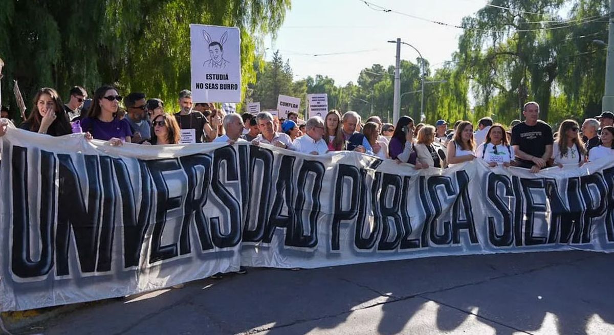 La última marcha en Mendoza en defensa de la universidad pública.