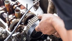 La correa de distribución es una parte fundamental en el motor de un auto, y por eso debe cambiarse. La correa de distribución es una parte fundamental en el motor de un auto, y por eso debe cambiarse.