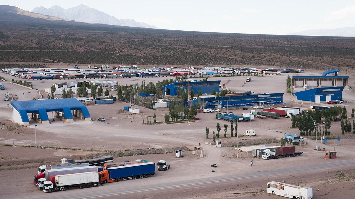 Un camionero oriundo de Chile fue encontrado muerto en la Aduana en Uspallata. Imagen ilustrativa.