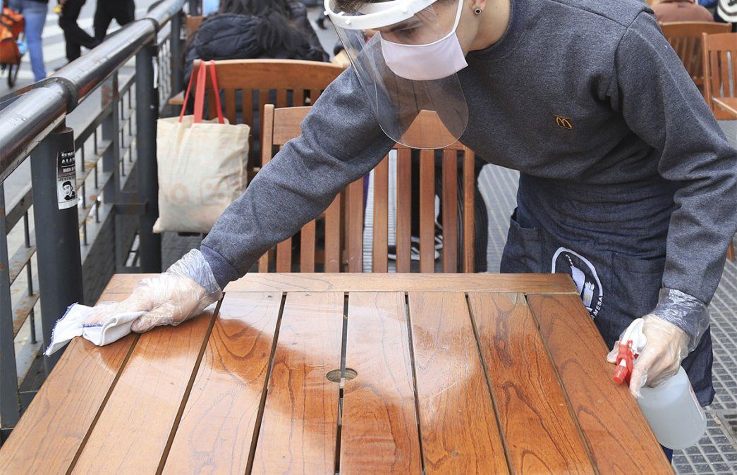 &nbsp;La Unión de Trabajadores del Turismo, Hoteleros y Gastronómicos realiza una protesta pasiva. Foto: NA.