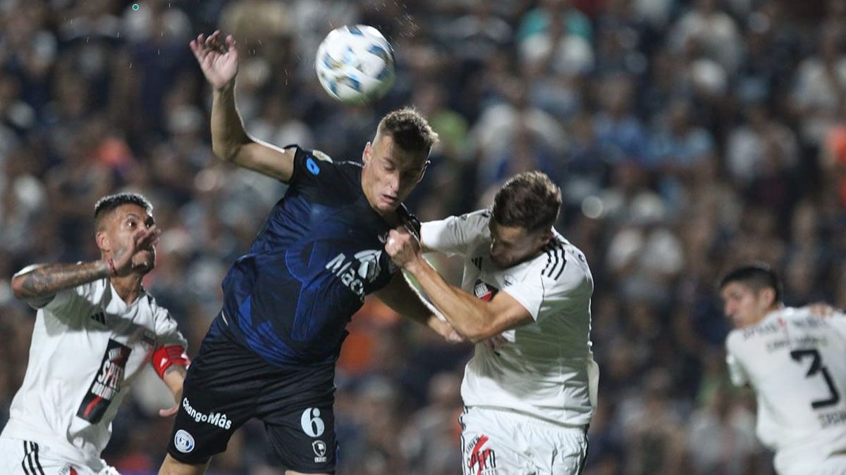 El defensor de Independiente Rivadavia Mauro Maidana viene de marcarle un gol a Deportivo Riestra. El defensor de Independiente Rivadavia Mauro Maidana viene de marcarle un gol a Deportivo Riestra.