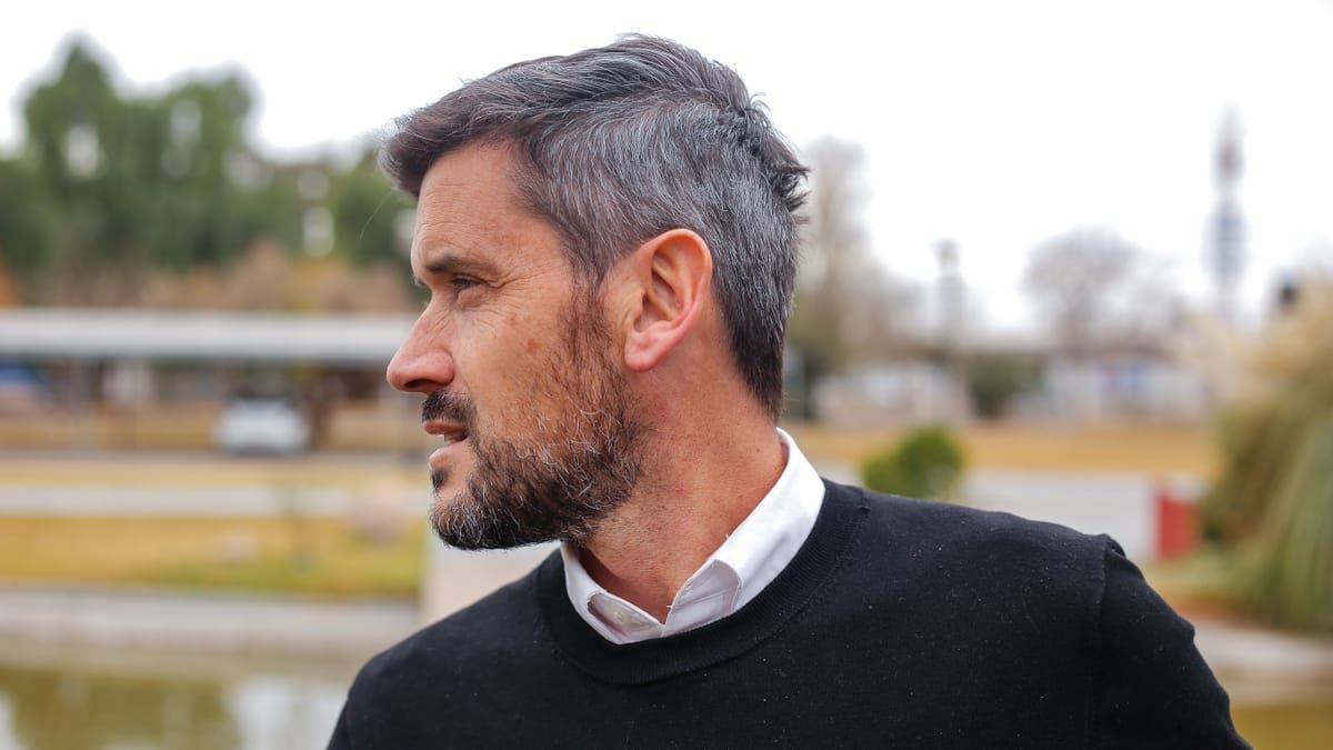 Matías Pascualetti tiene 41 años, es periodista de Radio Nihuil y ahora acompañará a Gisela Campos en su nuevo programa. Matías Pascualetti tiene 41 años, es periodista de Radio Nihuil y ahora acompañará a Gisela Campos en su nuevo programa.