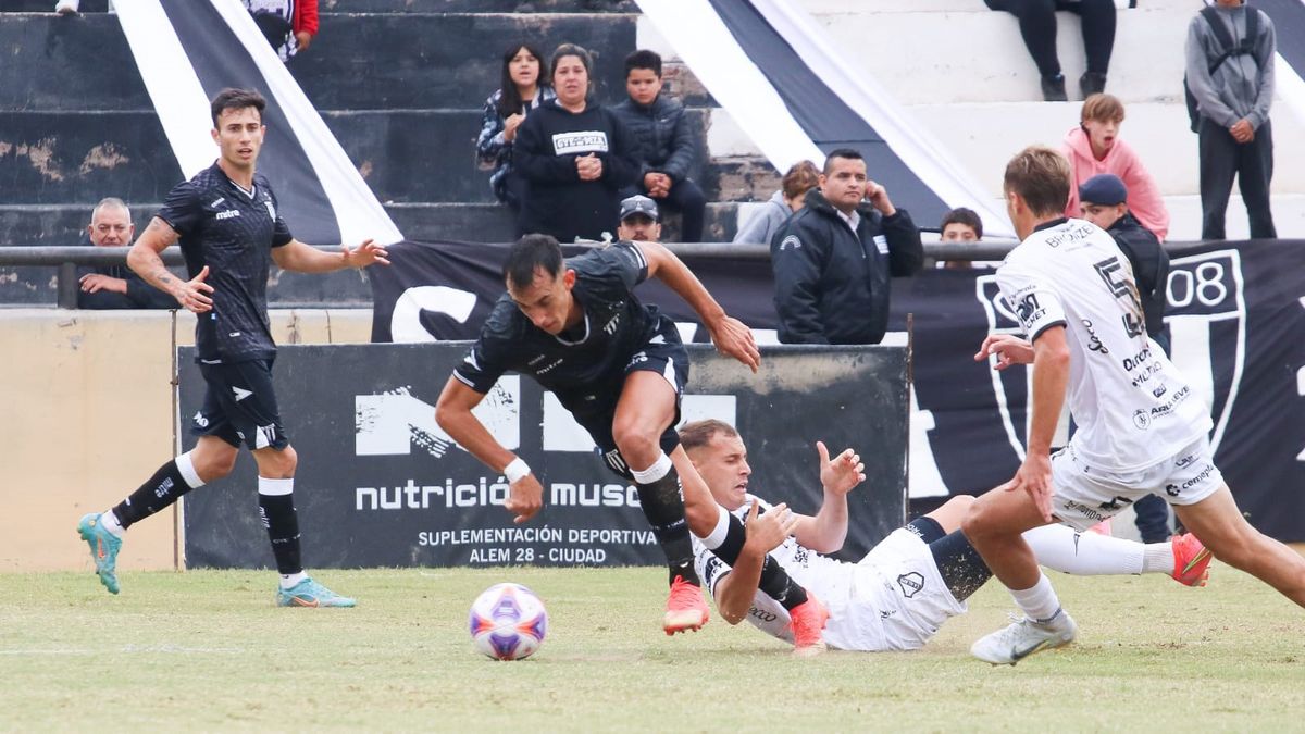 El delantero Bruno Nasta dijo que le falta definición al equipo.