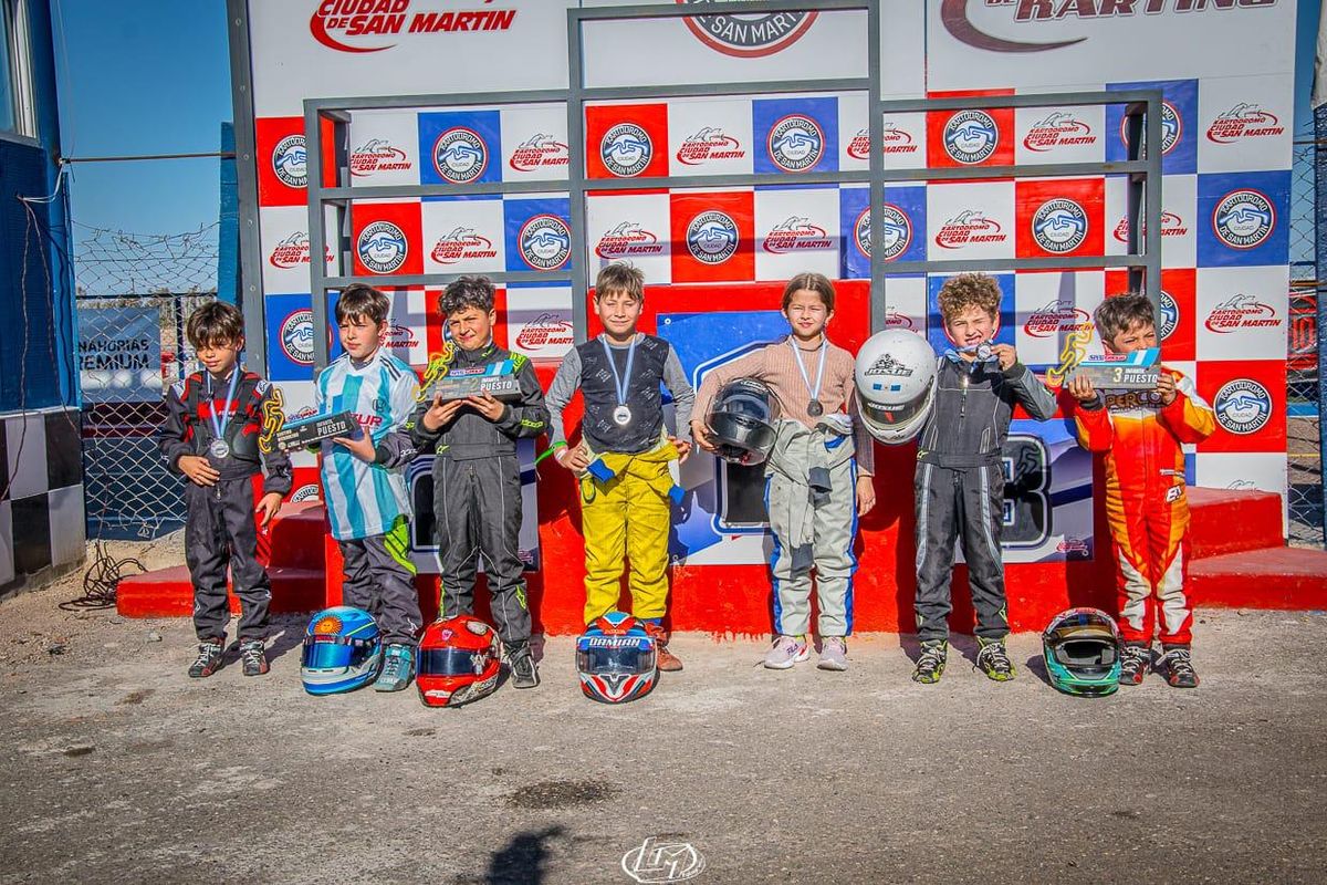 Los mini Colapinto. También un terreno de las nenas para llegar a la "Máxima". Los mini Colapinto. También un terreno de las nenas para llegar a la "Máxima".