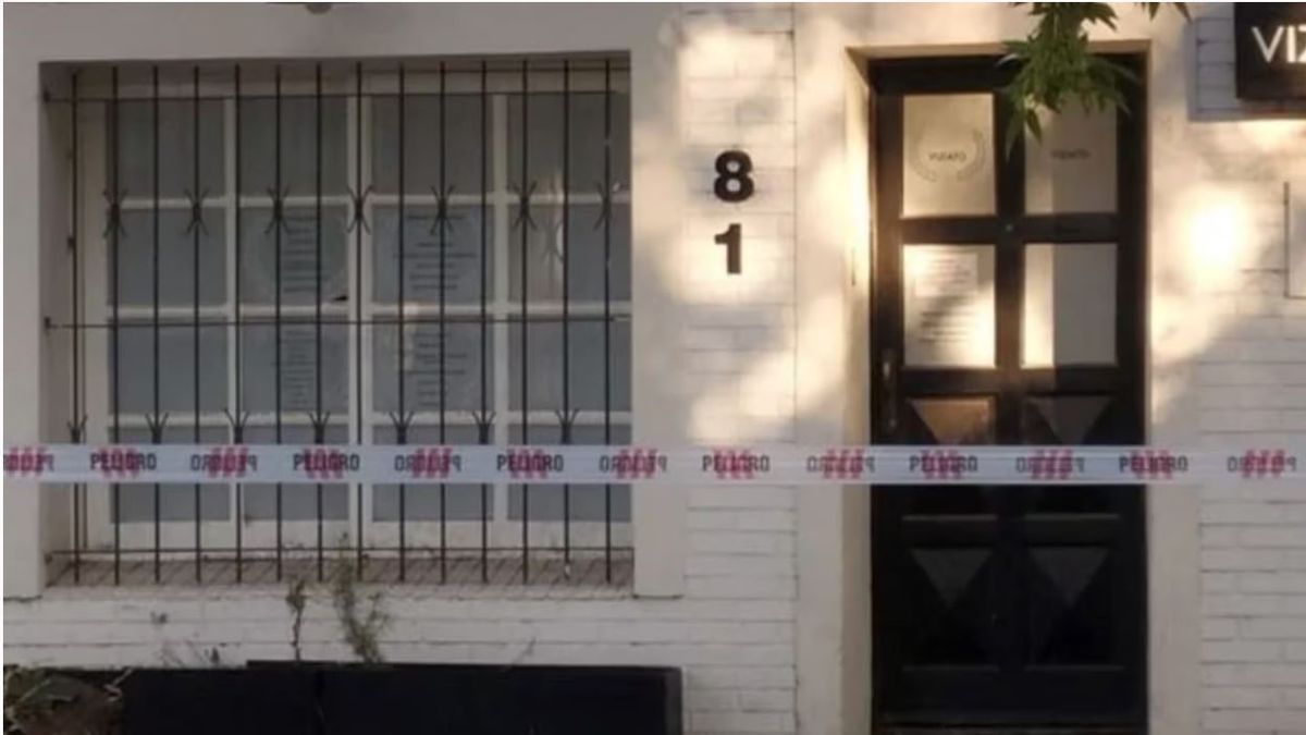 Horroroso. Una mujer fue hallada en su casa muerta devorada por sus perros. Horroroso. Una mujer fue hallada en su casa muerta devorada por sus perros. 