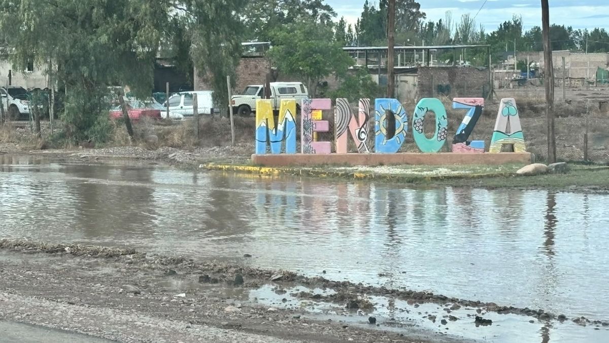 Maipú y Guaymallén -sector comprendido en la 3° zona de riego- también padeció tormentas de abundante agua en la noche de este martes. Maipú y Guaymallén -sector comprendido en la 3° zona de riego- también padeció tormentas de abundante agua en la noche de este martes.