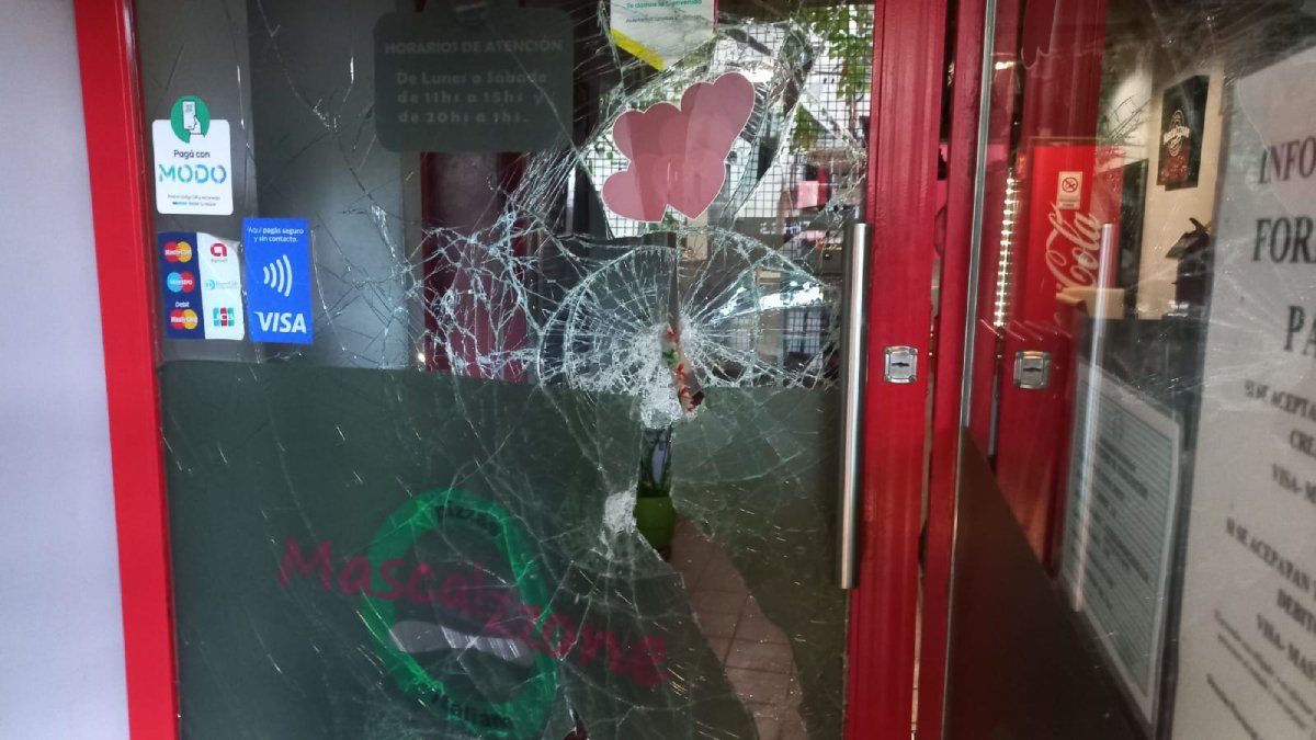 Una pizzería fue el objetivo del robo en pleno centro. Foto: Matías Pascualetti.