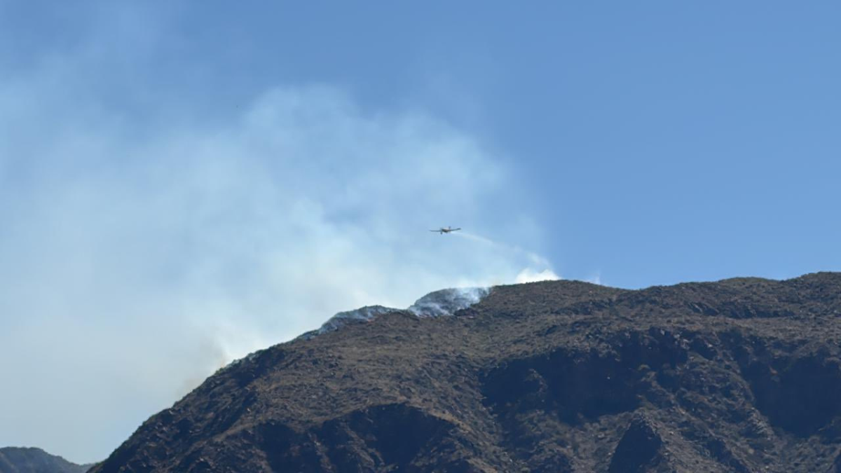Defensa Civil pidió evitar circular por las rutas 173 y 144 para que los brigadistas puedan trabajar. Defensa Civil pidió evitar circular por las rutas 173 y 144 para que los brigadistas puedan trabajar.