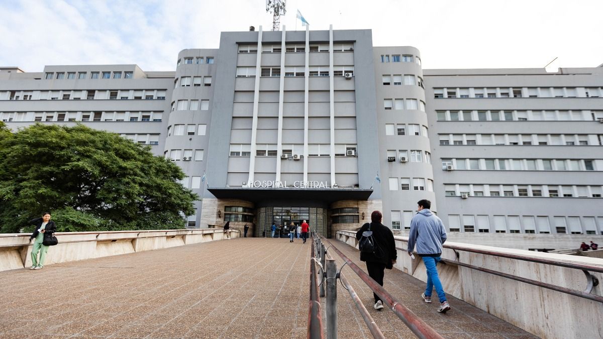 La otra víctima del accidente quedó internado en el Hospital Central en muy grave estado. Imagen ilustrativa. La otra víctima del accidente quedó internado en el Hospital Central en muy grave estado. Imagen ilustrativa.