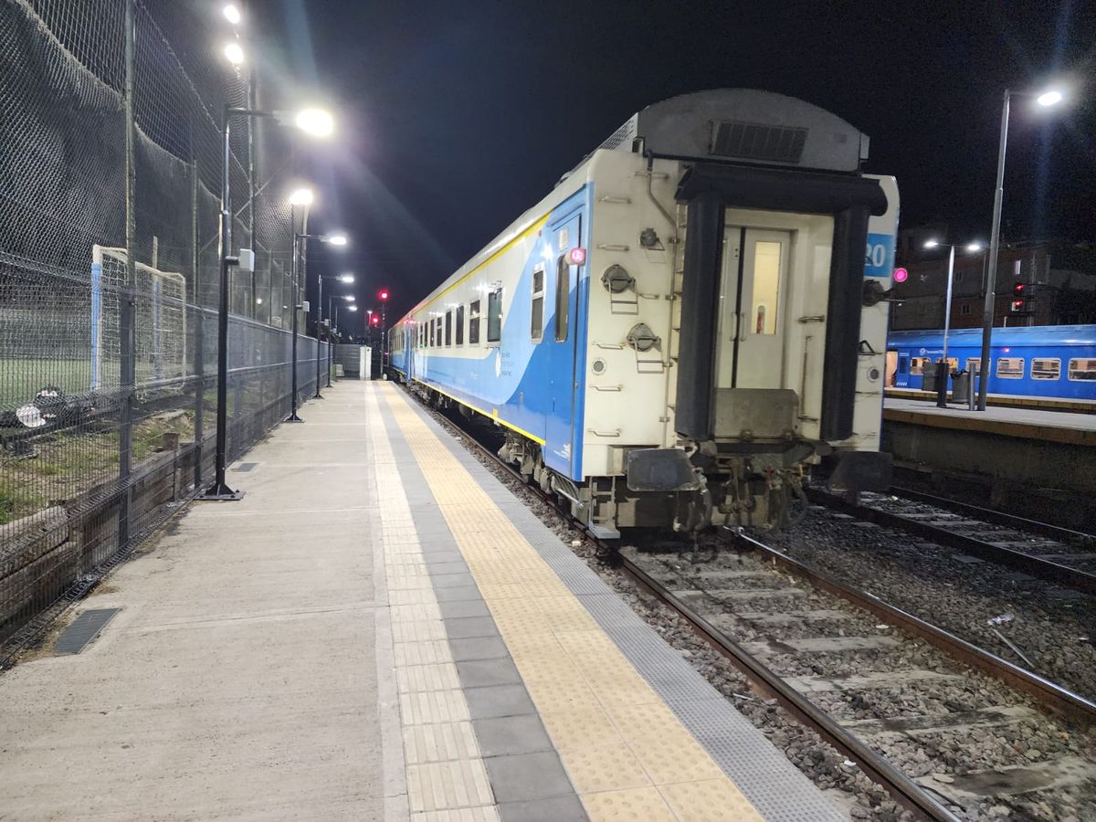 El tren de pasajeros Mendoza-Buenos Aires no funciona aún.