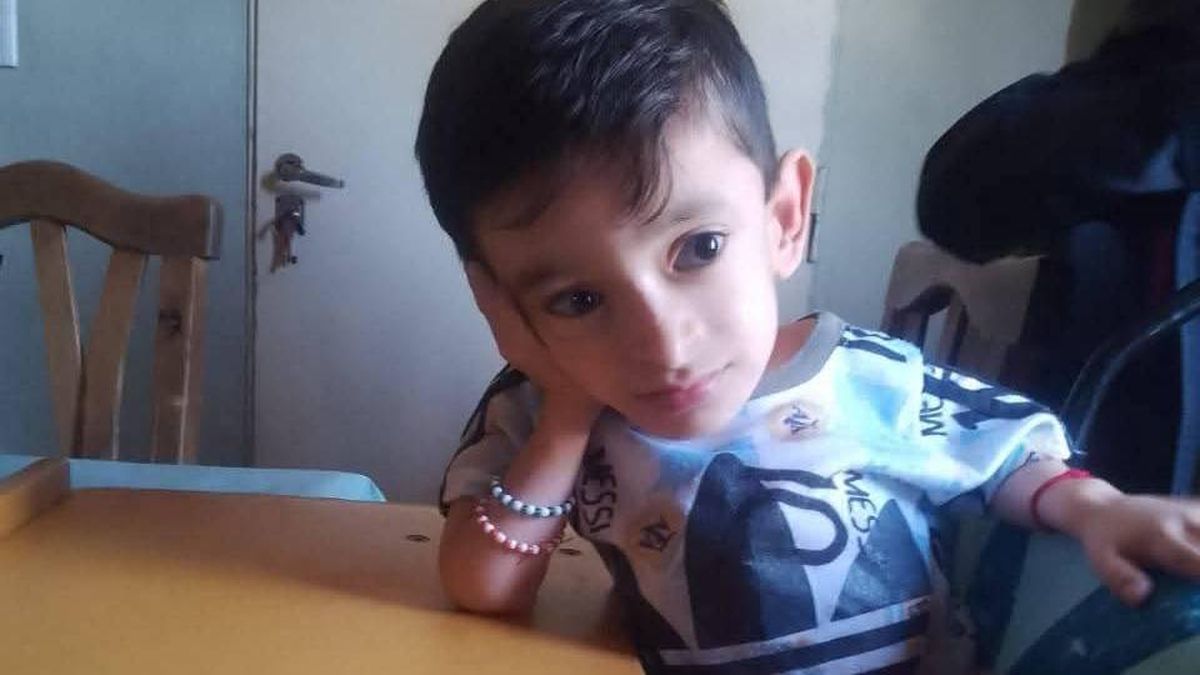 Esteban responde los mensajes que recibe en el teléfono de su mamá con una dulzura que enternece. Esteban responde los mensajes que recibe en el teléfono de su mamá con una dulzura que enternece.