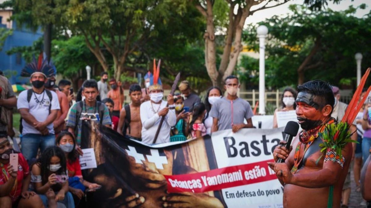 Indígenas protestan contra la minería ilegal en Manaos, estado de Amazonas. Las comunidades yanomami se han visto afectadas por una grave desnutrición, malaria e infecciones respiratorias relacionadas con las actividades mineras informales (Imagen: Alberto César Araújo / Amazônia Real, CC BY-NC-SA) Indígenas protestan contra la minería ilegal en Manaos, estado de Amazonas. Las comunidades yanomami se han visto afectadas por una grave desnutrición, malaria e infecciones respiratorias relacionadas con las actividades mineras informales (Imagen: Alberto César Araújo / Amazônia Real, CC BY-NC-SA)