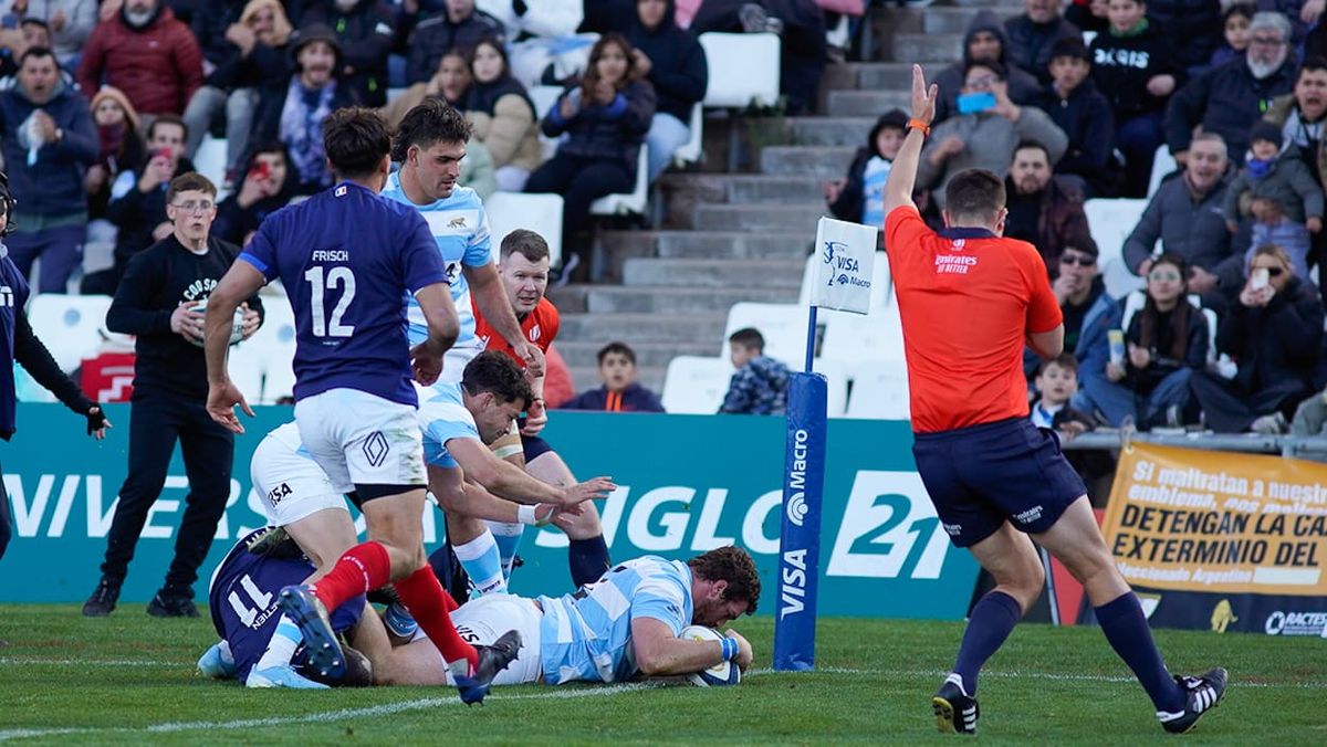 El try de Montoya fue lo mejor de Los Pumas en una tarde deslucida. El try de Montoya fue lo mejor de Los Pumas en una tarde deslucida.