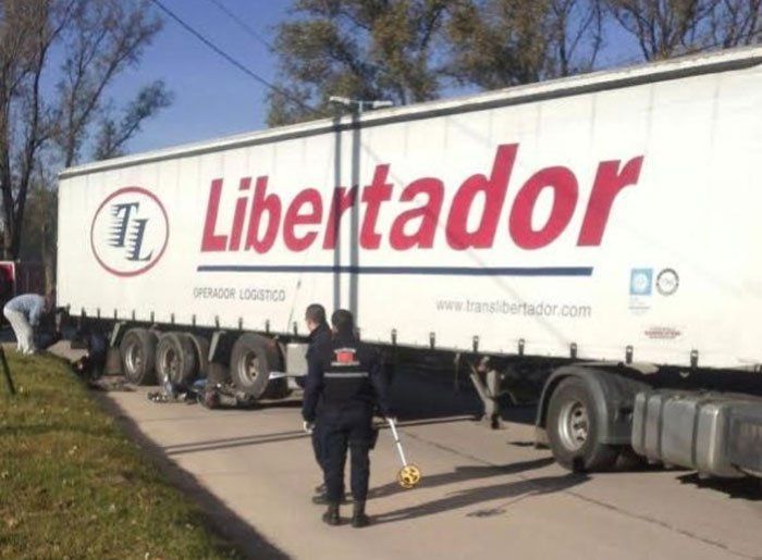 Una mujer murió tras impactar contra un camión en Villa Mercedes