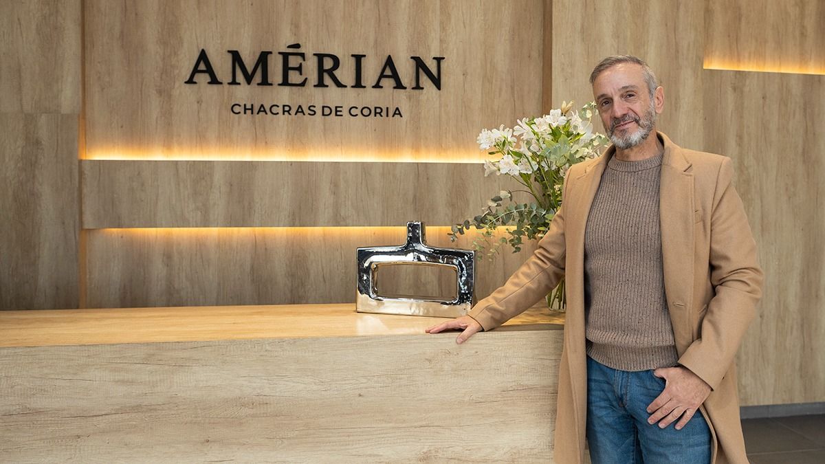 Augusto Bosshardt tiene 58 años, es médico traumatólogo, dueño de la Clínica Francesa, y ahora incursiona en la hotelería. Augusto Bosshardt tiene 58 años, es médico traumatólogo, dueño de la Clínica Francesa, y ahora incursiona en la hotelería.