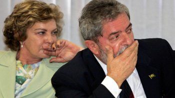 En medio de un caótico juicio político a Dilma, la policía acusó a Lula de corrupción