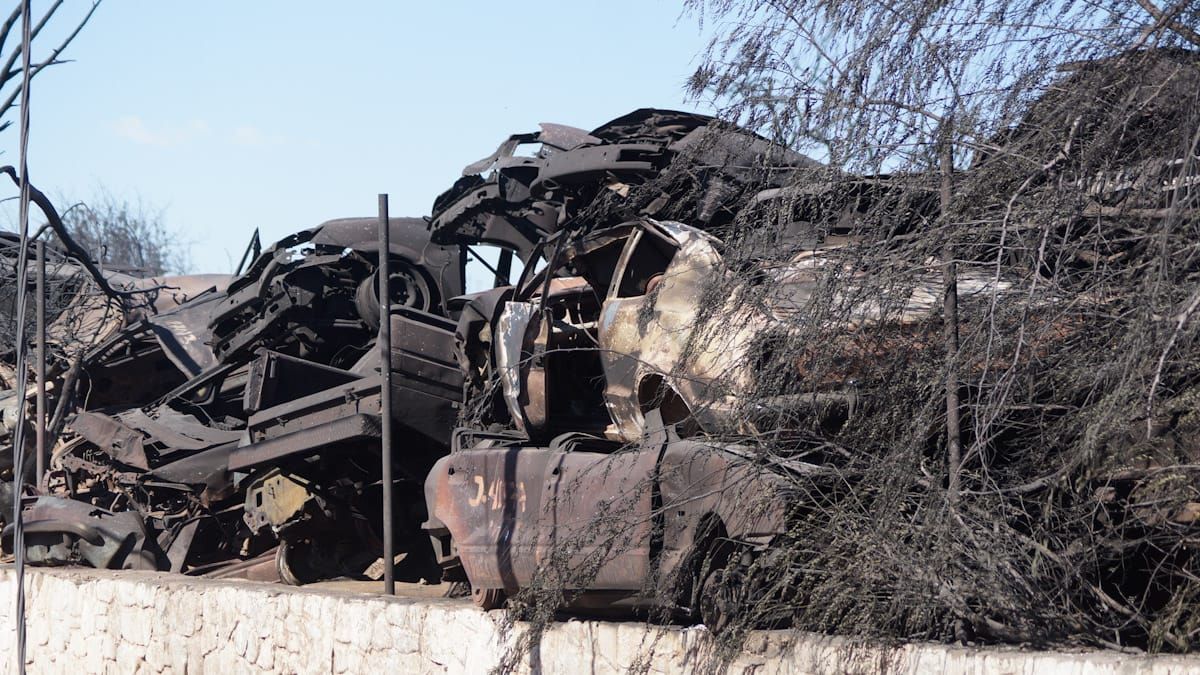 Partes de vehículos. Esto es lo que quedó en San Agustín Partes de vehículos. Esto es lo que quedó en San Agustín