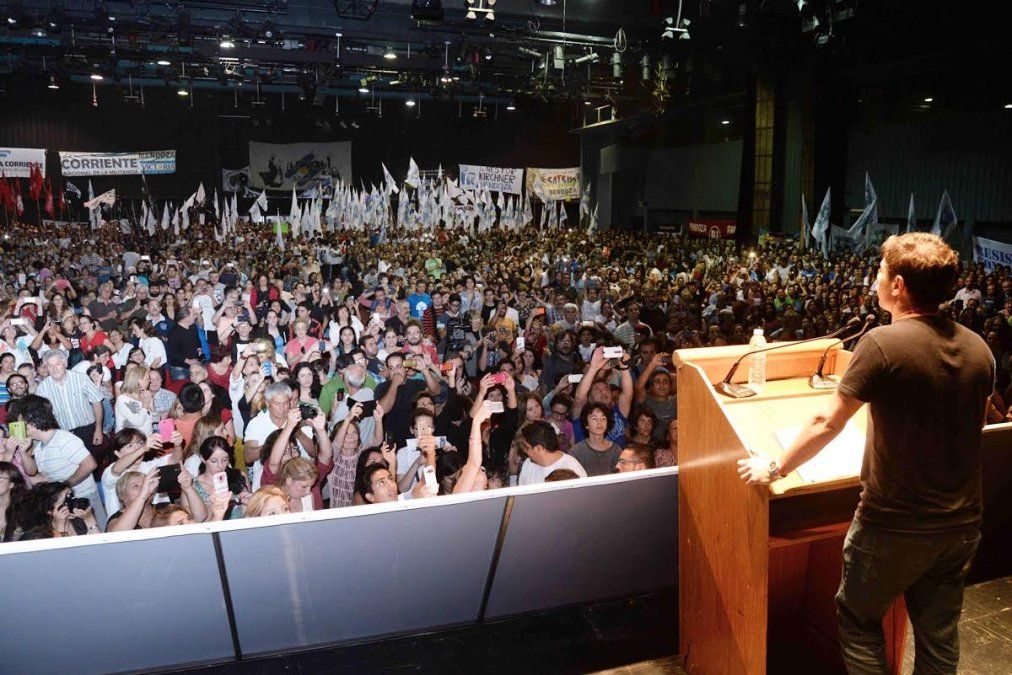 Kiciloff estuvo en Mendoza y criticó duramente a Macri