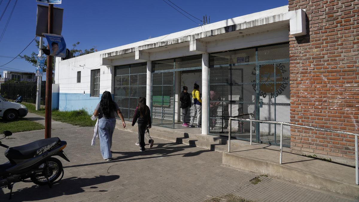 Terror y pánico en una escuela: un alumno asistió armado al colegio y amenazó a todos sus compañeros