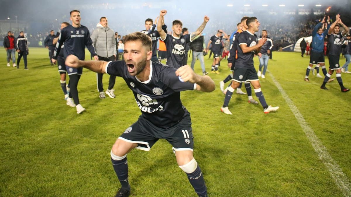 Independiente Rivadavia venció a Deportivo Maipú y festejó con todo