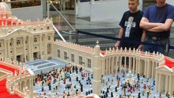 Antes de visita papal, exponen modelo del Vaticano en legos