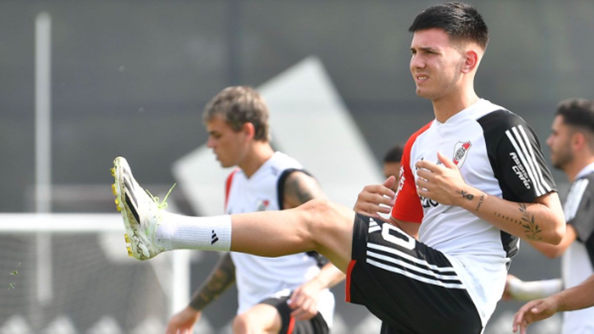 Franco Mastantuono en la práctica de River