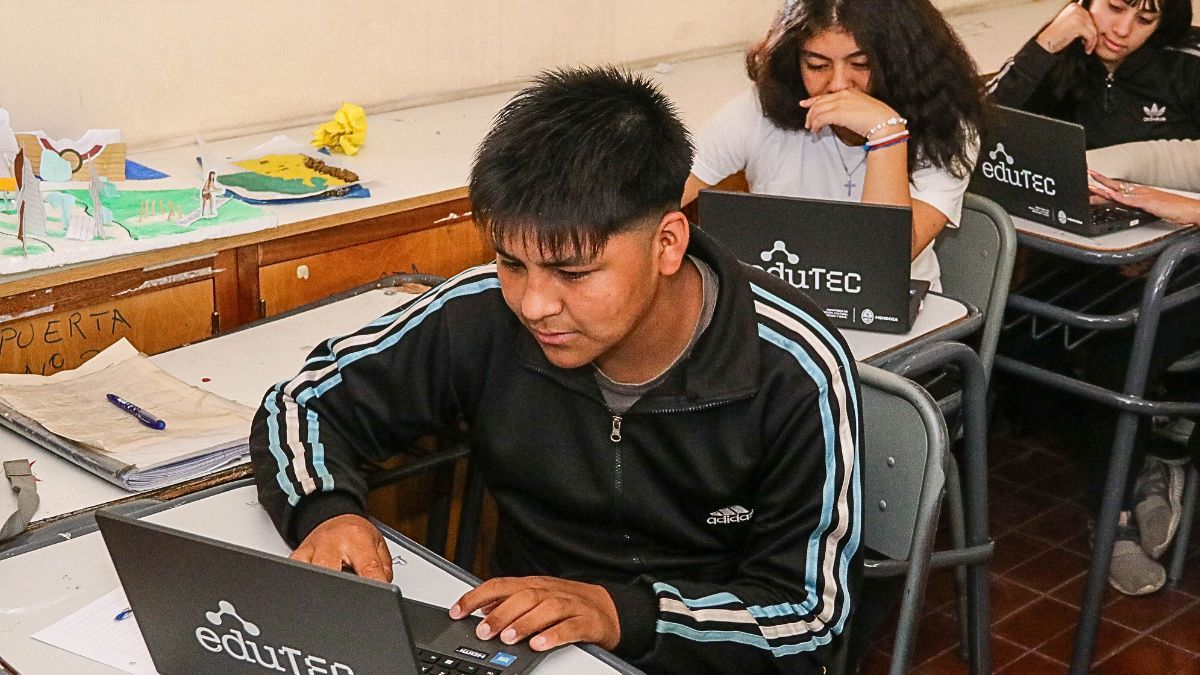 La DGE anunció cursos de Inteligencia Artificial para estudiantes de la secundaria