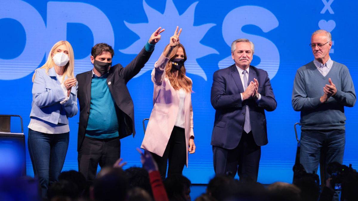 Cierre de campaña del Frente de Todos en Buenos Aires: Verónica Magario, Axel Kicillof, Victoria Tolosa Paz, Alberto Fernández y Daniel Gollán.