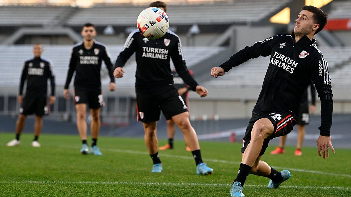 José Paradela será titular en River.