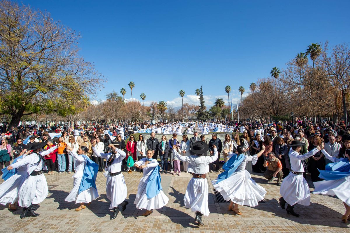 La reapertura del Museo del Área Fundacional tuvo celebraciones con bailes, espectáculos en vivos y una obra teatral. La reapertura del Museo del Área Fundacional tuvo celebraciones con bailes, espectáculos en vivos y una obra teatral.